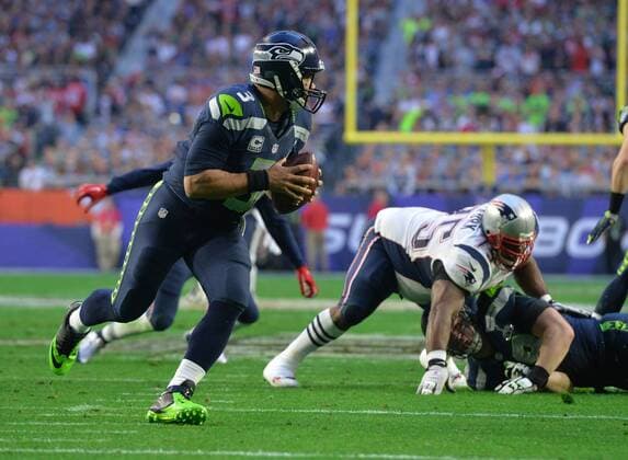 Seattle Seahawks quarterback Russell Wilson looks to pass against the New England Patriots in the first quarter of Super Bowl XLIX at University of Phoenix Stadium in Glendale, Arizona, February 1, 2015.  SBP20150201049 KEVINxDIETSCH