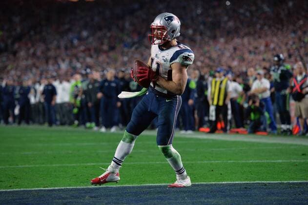 New England Patriots Julian Edelman catches a Tom Brady pass for a three yard TD against the Seattle Seahawks in the fourth quarter of Super Bowl XLIX at University of Phoenix Stadium in Glendale, Arizona, February 1, 2015. The Patriots defeated the Seahawks 28-24.  SBP20150201086 KEVINxDIETSCH