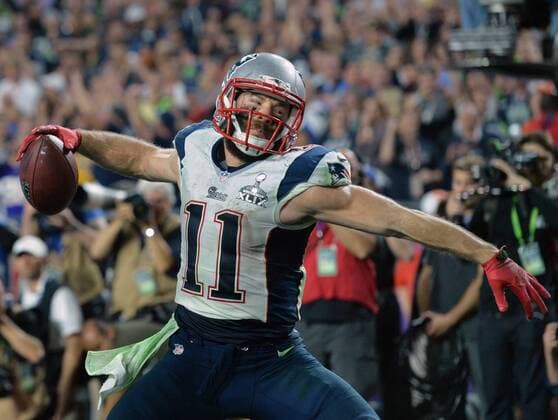 New England Patriots Julian Edelman celebrates after catching a Tom Brady pass for a three yard TD against the Seattle Seahawks in the fourth quarter of Super Bowl XLIX at University of Phoenix Stadium in Glendale, Arizona, February 1, 2015.  SBP20150201091 KEVINxDIETSCH