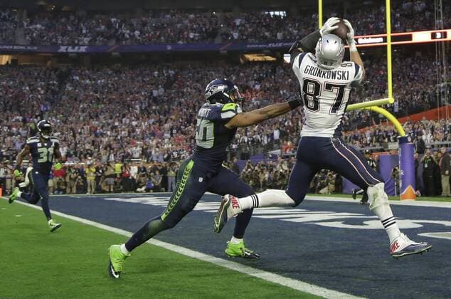 New England Patriots tight end Rob Gronkowski (87) catches a 22-yard touchdown pass against Seattle Seahawks linebacker K.J. Wright during the second quarter of Super Bowl XLIX at University of Phoenix Stadium in Glendale, Arizona, February 1, 2015.  SBP20150201340 JOHNxANGELILLO