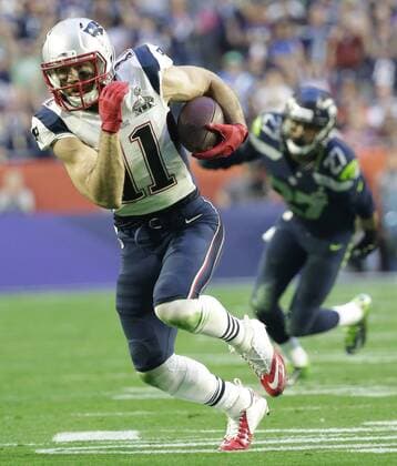 New England Patriots slot receiver Julian Edelman (L) runs away from Seattle Seahawks cornerback Harold Simon during the first quarter of Super Bowl XLIX at University of Phoenix Stadium in Glendale, Arizona, February 1, 2015.  SBP20150201346 JOHNxANGELILLO