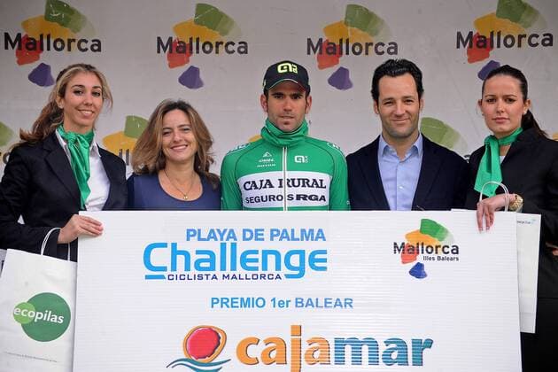 Luis MAS ( SPA Caja Rural - Seguros RGA ) wird als bester Mallorquiner ausgezeichnet - geehrt - Siegerehrung - Zeremonie - Ceremony - Jubel - Freude - Emotionen - Querformat - quer - horizontal - Event Veranstaltung: 24. Playa de Palma - Challenge Ciclista Mallorca - Trofeo Playa de Palma - Playa de Palma nach Palma 168.2 km - Location Ort: Mallorca - Spain - Spanien - Europe - Europa - Date Datum: 01.02.2015 STIEHL PHOTOGRAPHY