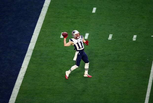 01 February 2015: New England Patriots wide receiver Julian Edelman 11 warms up before the start of Super Bowl XLIX between the Seattle Seahawks and the New England Patriots at University of Phoenix Stadium in Glendale, Az. NFL American Football Herren USA FEB 01 Super Bowl XLIX - Patriots v Seahawks Icon3171502010407 EDITORIAL USE ONLY