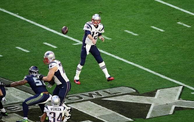 01 February 2015: New England Patriots quarterback Tom Brady 12 throws during the first half of Super Bowl XLIX between the Seattle Seahawks and the New England Patriots at University of Phoenix Stadium in Glendale, Az. NFL American Football Herren USA FEB 01 Super Bowl XLIX - Patriots v Seahawks Icon3171502010992 EDITORIAL USE ONLY