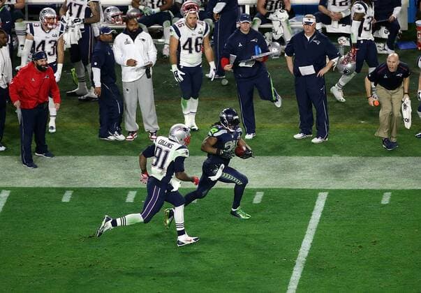 01 February 2015: Seattle Seahawks running back Marshawn Lynch 24 runs past New England Patriots outside linebacker Jamie Collins 91 during the second half of Super Bowl XLIX between the Seattle Seahawks and the New England Patriots at University of Phoenix Stadium in Glendale, Az. The New England Patriots beat the Seattle Seahawks 28-24. NFL American Football Herren USA FEB 01 Super Bowl XLIX - Patriots v Seahawks Icon3171502013079 EDITORIAL USE ONLY
