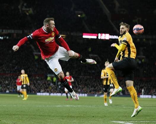 Aktuell Fußball, England, FA Cup, Manchester United - Cambridge United Wayne Rooney of Manchester United ManU directs a header across the face of the goal - FA Cup Fourth Round replay - Manchester Utd vs Cambridge Utd - Old Trafford Stadium - Manchester - England - 03rd February 2015 - Picture Simon Bellis Sportimage EDITORIAL USE ONLY. No use with unauthorised audio, video, data, fixture lists, club league logos or live services. Online in-match use limited to 120 images, no video emulation. No use in betting, games or single club league player publications.