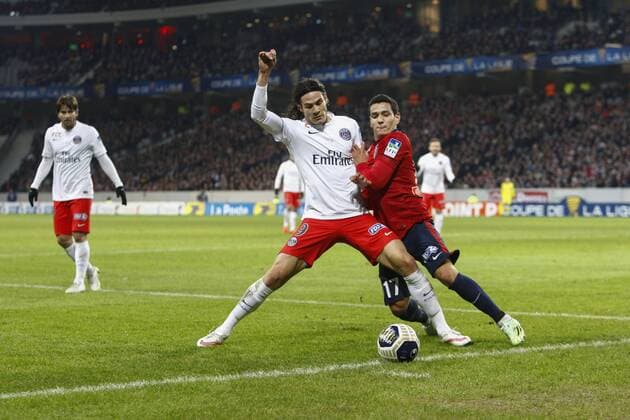 Edinson Cavani (PSG) vs Rony Marcos Lopes (Lille) FOOTBALL : Lille vs Paris Saint Germain - Coupe de la Ligue - 03 02 2015 - GwendolineLeGoff Panoramic 