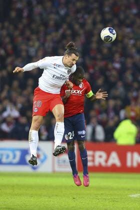 Zlatan Ibrahimovic (PSG) vs Antonio Rio Mavuba (Lille) FOOTBALL : Lille vs Paris Saint Germain - Coupe de la Ligue - 03 02 2015 - GwendolineLeGoff Panoramic 