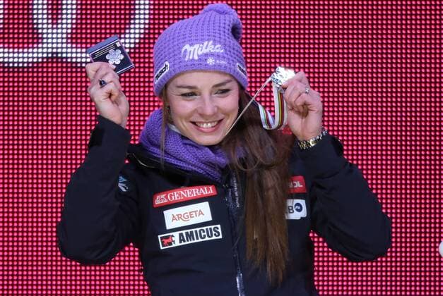 ALPINE SKIING - FIS Ski WC Creek 2015 VAIL,COLORADO,USA,03.FEB.15 - ALPINE SKIING - Super Giant Slalom FIS Alpine World Ski Championships, Raptor, super giant slalom, ladies, Medals Plaza, award ceremony. Image shows the rejoicing of Tina Maze (SLO). Keywords: medal.