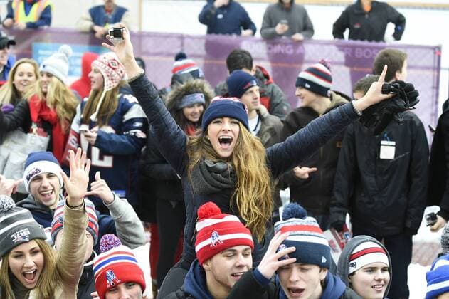 February 4, 2015 - Boston, Massachusetts, U.S. - Fans line the parade route in Boston to celebrate the New England Patriots victory in Super Bowl XLIX. NFL American Football Herren USA 2015: Patriots Super Bowl Parade FEB 04 - ZUMAc04_