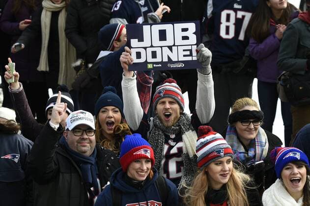 February 4, 2015 - Boston, Massachusetts, U.S. - Fans line the parade route in Boston to celebrate the New England Patriots victory in Super Bowl XLIX. NFL American Football Herren USA 2015: Patriots Super Bowl Parade FEB 04 - ZUMAc04_