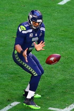 01 FEB 2015: Seattle Seahawks quarterback Russell Wilson (3) during the first quarter of Super Bowl XLIX being played at University of Phoenix Stadium. The New England Patriots defeat the Seattle Seahawks 28-24 in Super Bowl XLIX at University of Phoenix Stadium in Glendale Arizona. NFL American Football Herren USA FEB 01 Super Bowl XLIX - Patriots v Seahawks Icon020115349 EDITORIAL USE ONLY