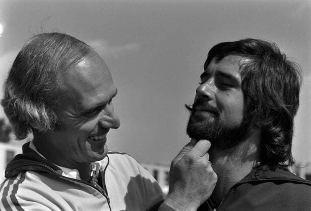 Fussball 1. Bundesliga Saison 1974 1975 Training FC Bayern Muenchen Trainer Udo LATTEK (links) und Gerd MUELLER (rechts beide FC Bayern) 29.07.1974 xxNOxMODELxRELEASExx