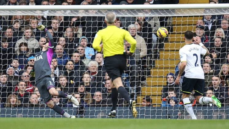 Tottenham Hotspur - Arsenal FC London Tottenham s Hugo Lloris fails to stop Mesut Ozil s shot at White Hart Lane  TOT_ARS