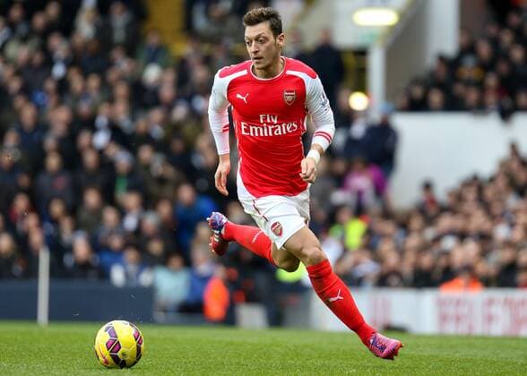 Aktuell Fußball, England, Premier League, Tottenham Hotspur - FC Arsenal Football - 2014 2015 -Barclays Premier League, - Tottenham Hotspur Vs Arsenal, Arsenal s Mesut Özil at White Hart Lane Colorsport Daniel Bearham  TOT_ARS