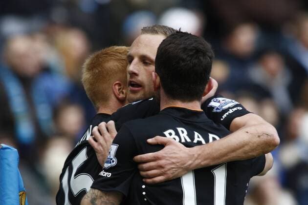 07.02.2015. Manchester, England. Barclays Premier League. Manchester City versus Hull City. Hull City midfielder David Meyler celebrates after scoring his team s first goal. Hull City midfielder David Meyler (centre) is congratulated by his team mates Paul McShane and Robbie Brady after scoring his team s first goal. xAlanxMartinx  ActionPlus11595403