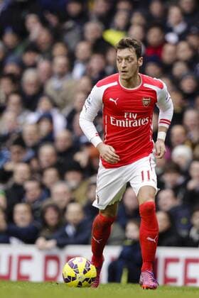 Aktuell FuÃŸball, England, Premier League, Tottenham Hotspur - FC Arsenal 07.02.2015. London, England. Barclays Premier League. Tottenham Hotspur versus Arsenal. Arsenal& x2019;s Mesut Ozil in action xCraigxMercerx  ActionPlus11595382