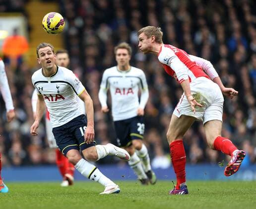 Aktuell Fußball, England, Premier League, Tottenham Hotspur - FC Arsenal Tottenham s Harry Kane tussles with Arsenal s Per Mertesacker Barclays Premier League- Tottenham Hotspurs vs Arsenal - White Hart Lane - England - 7th February 2015 - Picture David Klein Sportimage EDITORIAL USE ONLY. No use with unauthorised audio, video, data, fixture lists, club league logos or live services. Online in-match use limited to 120 images, no video emulation. No use in betting, games or single club league player publications.