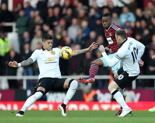 Aktuell Fußball, England, Premier league, West Ham United - Manchester United West Ham s Enner Valencia tussles with Manchester United ManU s Marcos Rojo and Wayne Rooney Barclays Premier League- West Ham United vs Manchester United - Upton Park - England - 8th February 2015 - Picture David Klein Sportimage EDITORIAL USE ONLY. No use with unauthorised audio, video, data, fixture lists, club league logos or live services. Online in-match use limited to 120 images, no video emulation. No use in betting, games or single club league player publications.