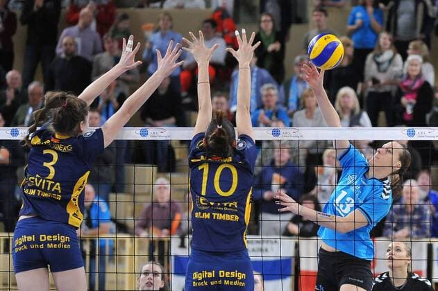 Aktuell Fußball, England, Premier League, West Ham United - Manchester United VOLLEYBALL - 1. BUNDESLIGA FRAUEN - 07.02.2015, VC WIESBADEN vs. SCHWERINER SC, v.l. Yvon Beilen (Schweriner SC), Diana Genova (Schweriner SC), Regina Mapeli Burchardt (VC Wiesbaden), -
