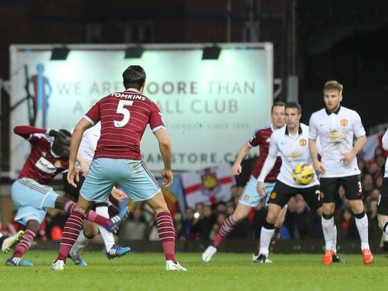 Aktuell FuÃŸball, England, Premier League, West Ham United - Manchester United 08.02.2015. London, England. Barclays Premier League. West Ham versus Manchester United ManU Cheikhou Kouyate shoots and scores xJasonxHearnx  ActionPlus11595983
