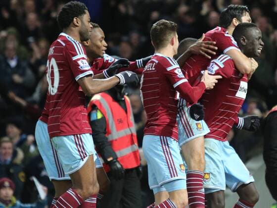 Aktuell FuÃŸball, England, Premier League, West Ham United - Manchester United 08.02.2015. London, England. Barclays Premier League. West Ham versus Manchester United ManU Cheikhou Kouyate celebrates with his goal with his team mates xJasonxHearnx  ActionPlus11595987