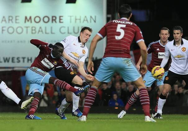Aktuell Fußball, England, Premier League, West Ham United - Manchester United West Ham s Cheikhou Kouyate scoring his sides opening goal Barclays Premier League- West Ham United vs Manchester United ManU - Upton Park - England - 8th February 2015 - Picture David Klein Sportimage EDITORIAL USE ONLY. No use with unauthorised audio, video, data, fixture lists, club league logos or live services. Online in-match use limited to 120 images, no video emulation. No use in betting, games or single club league player publications.