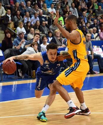 08.02.2015, xhbx, Basketball BBL, Frankfurt Skyliners - Alba Berlin, v.l. Konstantin Klein (Fraport Skyliners Frankfurt), Akeem Vargas (Alba Berlin)