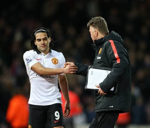 Aktuell Fußball, England, Premier League, West Ham United - Manchester United Manchester United ManU s Radamel Falcao shakes hands with Louis Van Gaal Barclays Premier League- West Ham United vs Manchester United - Upton Park - England - 8th February 2015 - Picture David Klein Sportimage EDITORIAL USE ONLY. No use with unauthorised audio, video, data, fixture lists, club league logos or live services. Online in-match use limited to 120 images, no video emulation. No use in betting, games or single club league player publications.