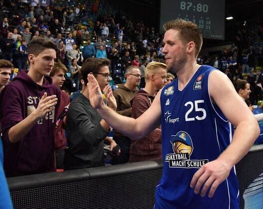 08.02.2015, xhbx, Basketball BBL, Frankfurt Skyliners - Alba Berlin, v.l. jubeln jubelt nach Spielende. Jacob Burtschi (Fraport Skyliners Frankfurt)