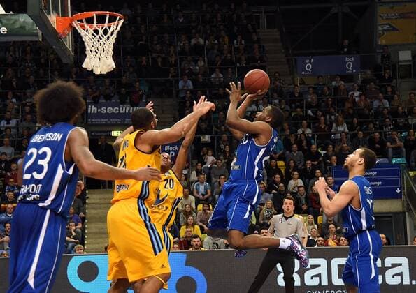 08.02.2015, xhbx, Basketball BBL, Frankfurt Skyliners - Alba Berlin, v.l. Quantez Lamar Robertson (Fraport Skyliners Frankfurt), Alex Renfroe (Alba Berlin), Sean Armand (Fraport Skyliners Frankfurt), Justin Cobbs (Fraport Skyliners Frankfurt)