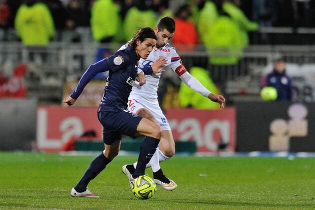 Aktuell Fußball, Frankreich, Ligue 1, Olympique Lyon - Paris St. Germain Maxime Gonalons (lyon) vs Edinson Cavani (psg) FOOTBALL : Lyon vs Paris Saint Germain - Ligue 1 - 08 03 2015 FredericChambert Panoramic 