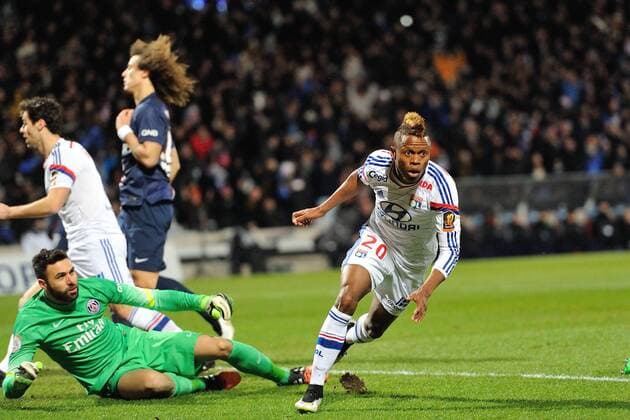 Aktuell Fußball, Frankreich, Ligue 1, Olympique Lyon - Paris St. Germain Joie de Clinton Njie (lyon) vs Salvatore Sirigu (psg) FOOTBALL : Lyon vs Paris Saint Germain - Ligue 1 - 08 03 2015 FredericChambert Panoramic 