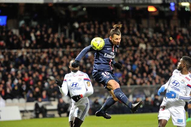 Henri Bedimo (lyon) vs Zlatan Ibrahimovic (psg) FOOTBALL : Lyon vs Paris Saint Germain - Ligue 1 - 08 03 2015 FredericChambert Panoramic 