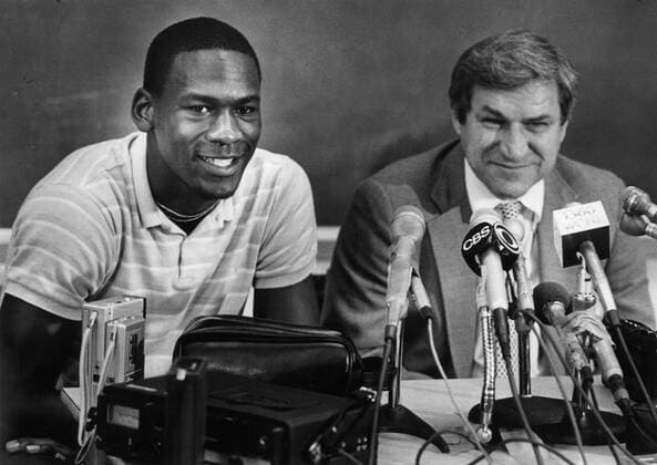 Chapel Hill, NC, USA - Michael Jordan is all smiles along with coach Dean Smith at a 1984 press conference PK Pressekonferenz - ZUMAm67_