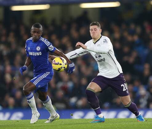 Chelsea s Ramires tussles with Everton s Ross Barkley Barclays Premier League- Chelsea vs Everton - Stamford Bridge - England - 11th February 2015 - Picture David Klein Sportimage EDITORIAL USE ONLY. No use with unauthorised audio, video, data, fixture lists, club league logos or live services. Online in-match use limited to 120 images, no video emulation. No use in betting, games or single club league player publications.