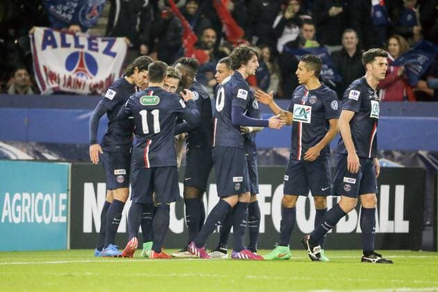 Yohan Cabaye (psg) but et joie avec Edinson Roberto Paulo Cavani Gomez (psg) (El Matador) (El Botija) (Florestan) et Lucas Digne (psg) FOOTBALL : Paris st Germain vs FC Nantes - Coupe de France 8eme - 11 02 2015 StephaneAllaman Panoramic 