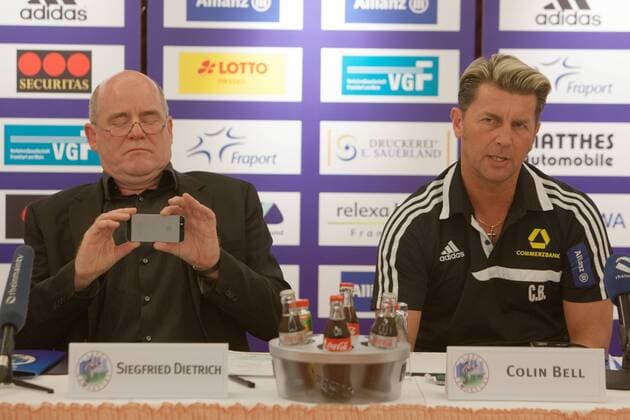 Frauenfußball. Pressekonferenz, Pressetalk des 1. FFC Frankfurt am Donnerstag (12.02.2015) im Frankfurter relexa-Hotel. Von links: Manager Siegfried Dietrich (1. FFC Frankfurt), Cheftrainer Colin Bell (1. FFC Frankfurt).