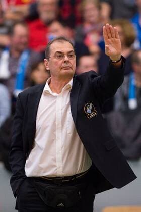 11.02.2015, ZF Arena, Friedrichshafen Volleyball, 2015 CEV Volleyball Champions League, Playoffs 12, VfB Friedrichshafen (GER) vs. Asseco Resovia Rzeszow (POL) Stelian Moculescu (Trainer Coach Friedrichshafen)