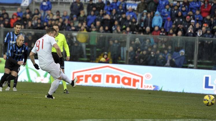 IPP20150215 Football - soccer: Serie A, Atalanta Bergamo - Inter Mailand, Xherdan Shaqiri erzielt sein Tor zum 1-0 xHOCHxZWEIx xItalyxPhotoxPressx 