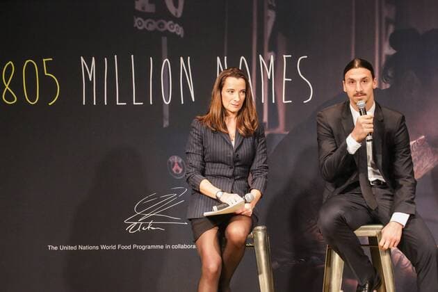 MARINA CATENA (WFP Frankreich) - ZLATAN IBRAHIMOVIC - Pressekonferenz zu Ibrahimovics Torjubelperformance als Aktion des Welternährungsprogramms der Vereinten Nationen, die auf weltweite Hungersnöte aufmerksam machen sollte - Paris - 15 01 2015 PhilippeSTERC 