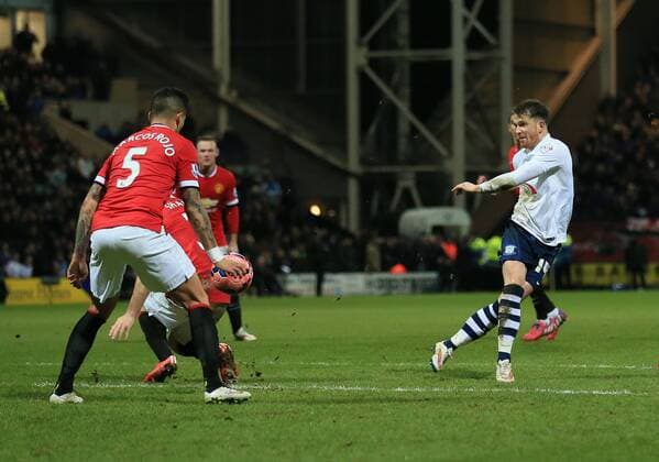 Preston s Joe Garner fires in a shot FA Cup - Preston North End vs Manchester United ManU - Deepdale - England - 16th February 2015 - Picture David Klein Sportimage EDITORIAL USE ONLY. No use with unauthorised audio, video, data, fixture lists, club league logos or live services. Online in-match use limited to 120 images, no video emulation. No use in betting, games or single club league player publications.