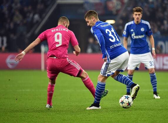 18.02.2015, xjhx, Fussball UEFA Champions League, FC Schalke 04 - Real Madrid, v.l. Karim Benzema (Real Madrid), Matija Nastasic (FC Schalke 04)