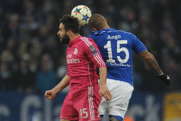 18.02.2015, xjfx, Fussball UEFA Champions League, FC Schalke 04 - Real Madrid, v.l. Daniel Carvajal (Real Madrid),Dennis Aogo (FC Schalke 04),Kopfball, Kopfballduell