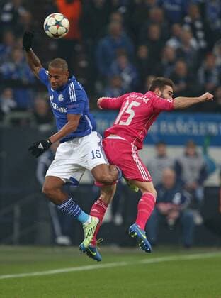 18.02.2015, Fussball Championsleague 2014 2015, Achtelfinale, FC Schalke 04 - Real Madrid, in der Veltins-Arena Gelsenkirchen. v.l. Dennis Aogo (Schalke) gegen Daniel Carvajal (Real Madrid) 