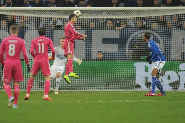 18.02.2015, xjfx, Fussball UEFA Champions League, FC Schalke 04 - Real Madrid, v.l. Toni Kroos (Real Madrid),Gareth Bale (Real Madrid),Cristiano Ronaldo (Real Madrid),Goal scored, Tor zum 0:1
