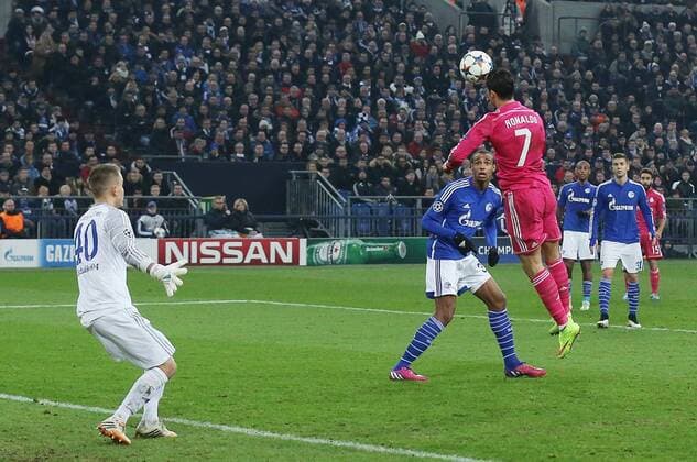 rm7 Cristiano RONALDO, Real Madrid 7 Torschuss, schiesst das Tor zum 0-1 gegen Timon WELLENREUTHER, S04 Nr. 40 FC SCHALKE 04 - REAL MADRID , Fussball UEFA Champions League, Achtelfinale, Gelsenkirchen, 18.02.2015 CL Saison 2014 2015,