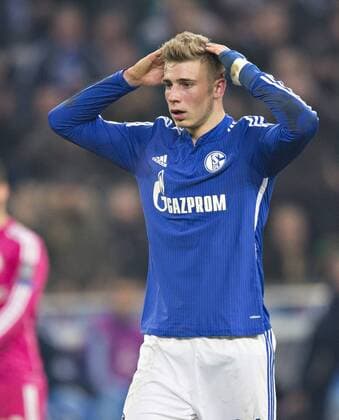 Gelsenkirchen, 18.02.2015, Veltins Arena, Fußball Felix Platte (S04) nach seinem Lattentreffer enttäuscht FC Schalke 04 - Real Madrid