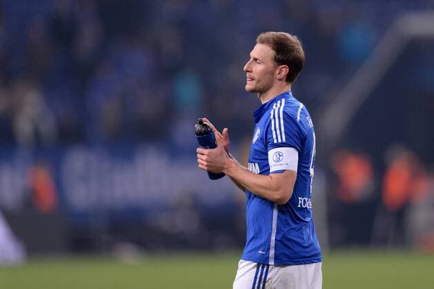 Fußball Champions League Achtelfinale Schalke 04 - Real Madrid am 18.02.2015 in der Veltins-Arena in Gelsenkirchen Benedikt Höwedes ( Schalke ) ist enttäuscht