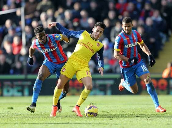 Crystal Palace s Wilfred Zaha tudssles with Arsenal s Alexis Sanchez Barclays Premier League - Crystal Palace vs Arsenal - Selhurst Park - England - 21st February 2015 - Picture David Klein Sportimage EDITORIAL USE ONLY. No use with unauthorised audio, video, data, fixture lists, club league logos or live services. Online in-match use limited to 120 images, no video emulation. No use in betting, games or single club league player publications.